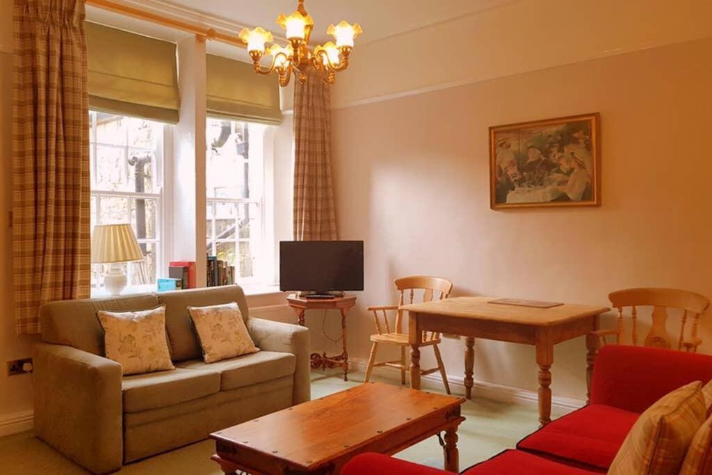 No 6 The Square Tearooms & Accommodation Buxton  Extérieur photo
