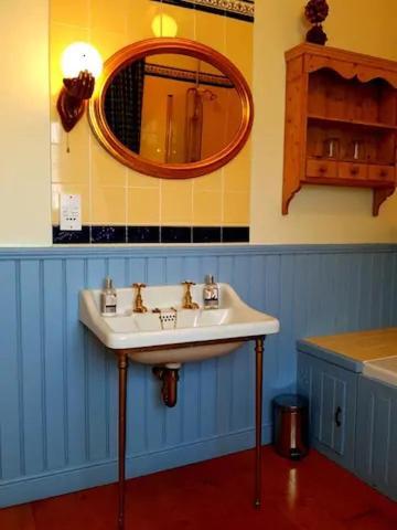 No 6 The Square Tearooms & Accommodation Buxton  Extérieur photo