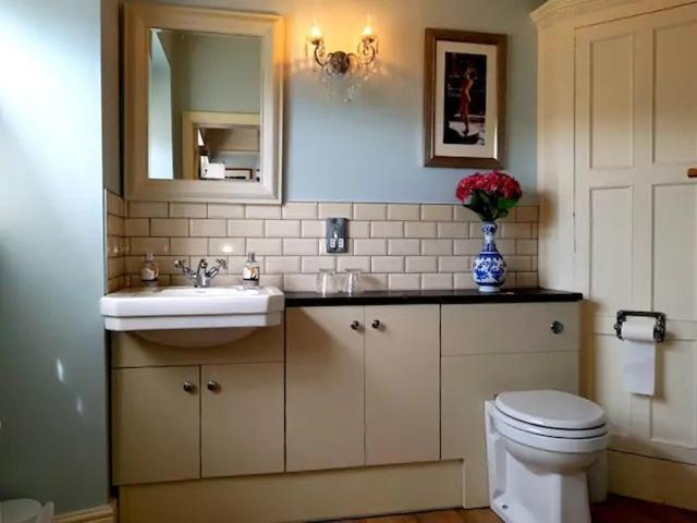 No 6 The Square Tearooms & Accommodation Buxton  Extérieur photo
