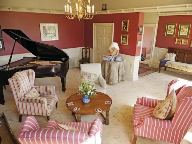 No 6 The Square Tearooms & Accommodation Buxton  Extérieur photo