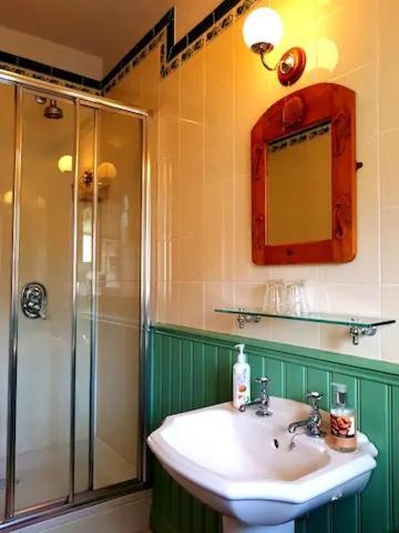 No 6 The Square Tearooms & Accommodation Buxton  Extérieur photo