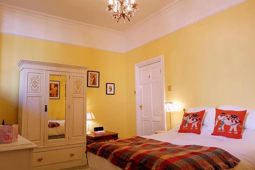 No 6 The Square Tearooms & Accommodation Buxton  Extérieur photo