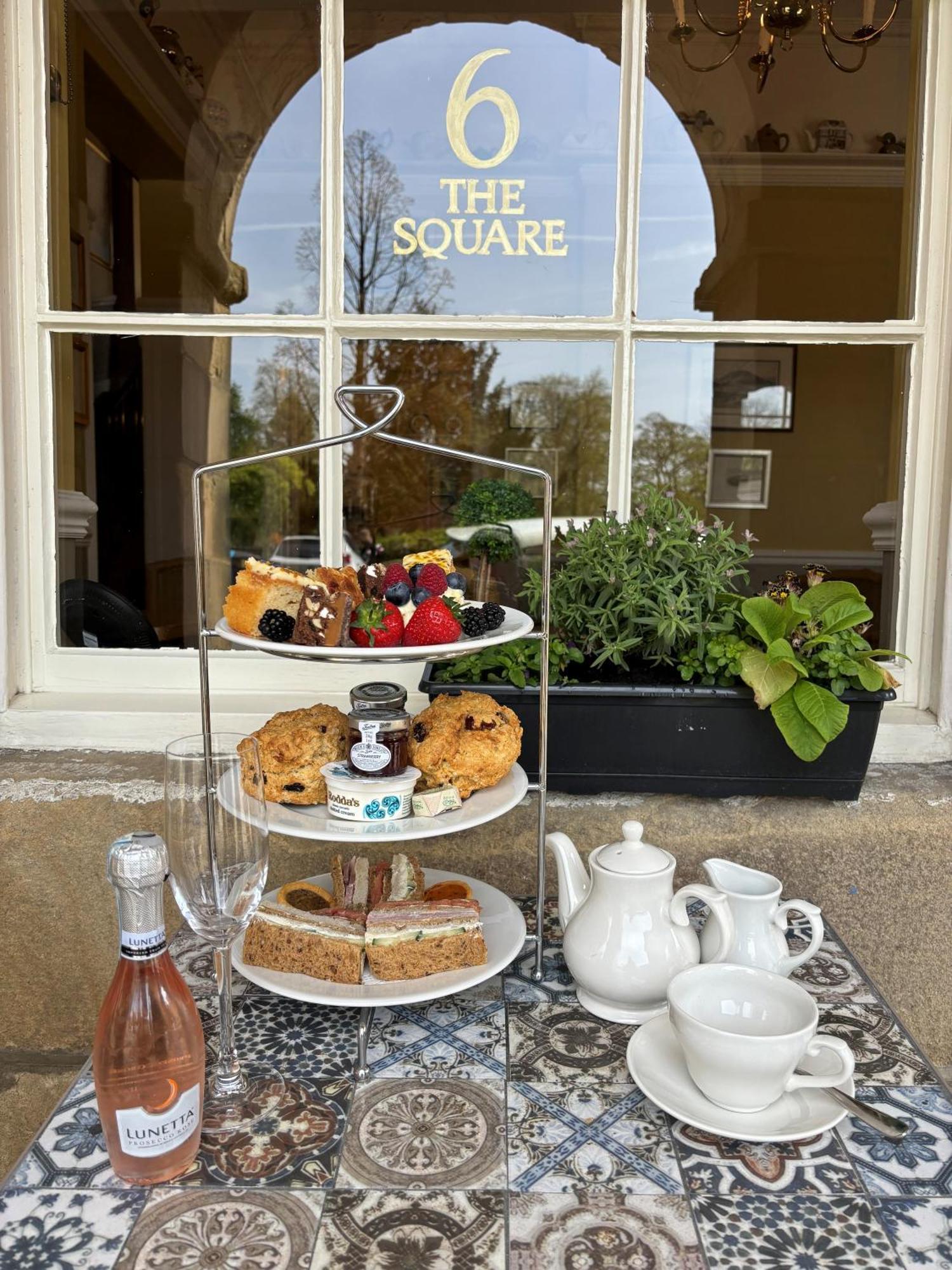 No 6 The Square Tearooms & Accommodation Buxton  Extérieur photo